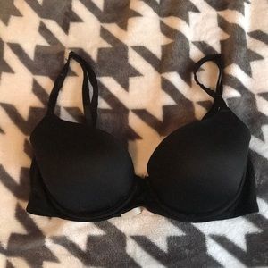 Black Victoria’s Secret t-shirt